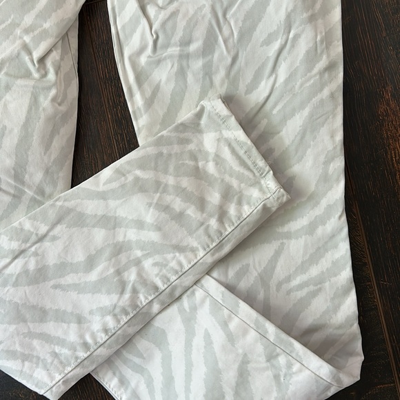 GAP White/Gray Print Jeans- Size 25- Excellent Condition - Picture 8 of 9